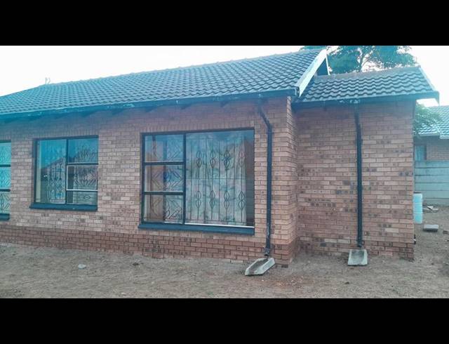 3 BEDROOM HOUSE FOR SALE IN BENDOR EXT 7